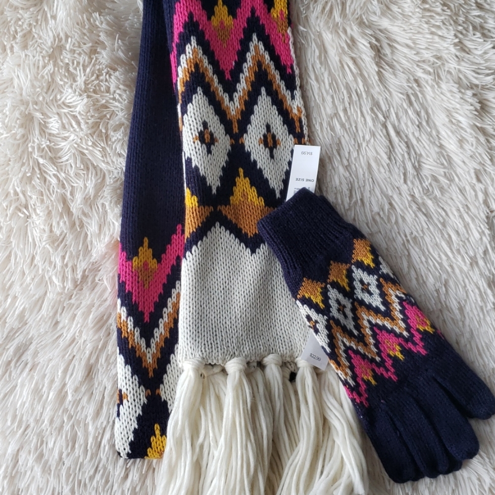 NWT Old Navy scarf and gloves set
